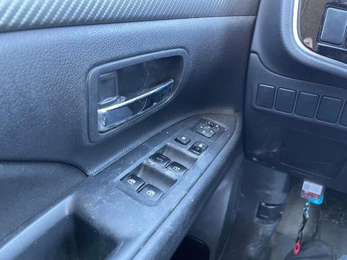 Used 2016 Mitsubishi Outlander SE image 10