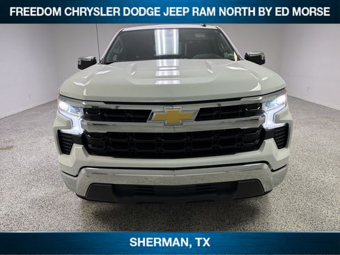 Used 2025 Chevrolet Silverado 1500 LT RWD image 2