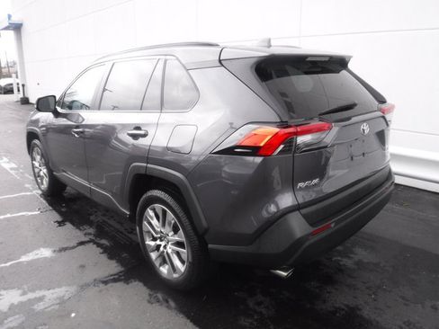 Used 2020 Toyota RAV4 XLE Premium image 11