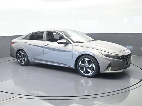 Used 2022 Hyundai Elantra Limited FWD image 8