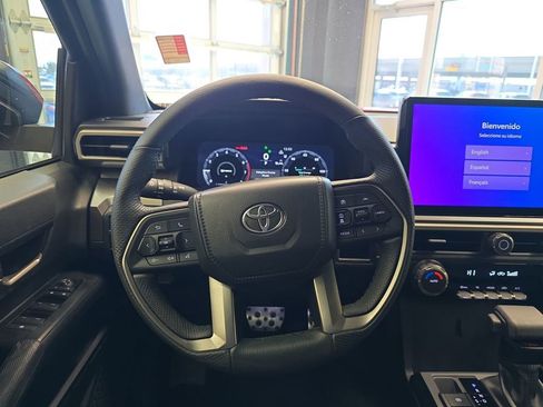Used 2025 Toyota Tacoma TRD Sport image 18