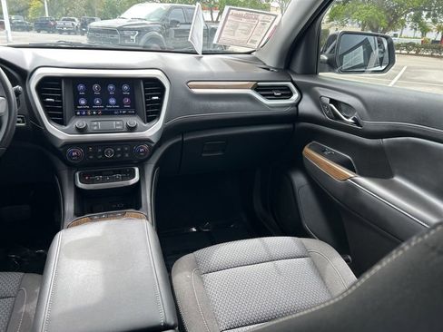 Used 2023 GMC Acadia SLE w/ Driver Convenience Package image 12