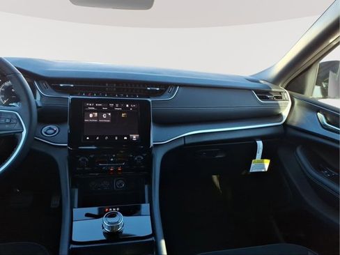 New 2025 Jeep Grand Cherokee 4WD image 13