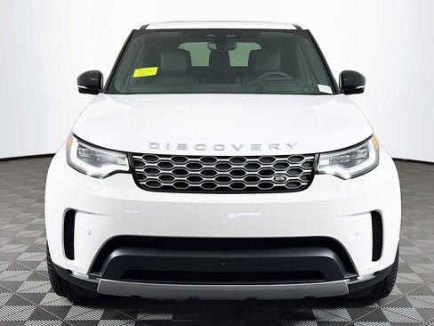 New 2025 Land Rover Discovery S image 2