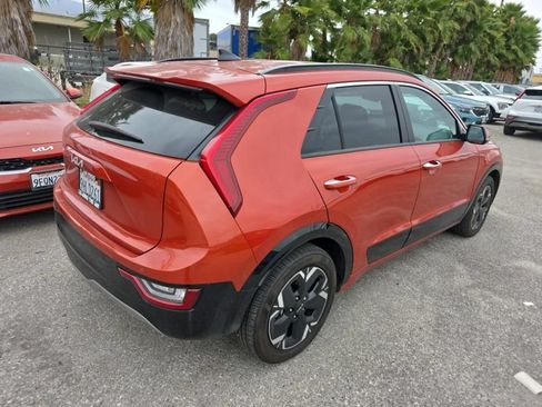 Used 2023 Kia Niro Wave FWD image 2
