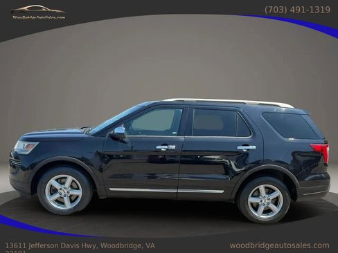 Used 2019 Ford Explorer XLT FWD image 3