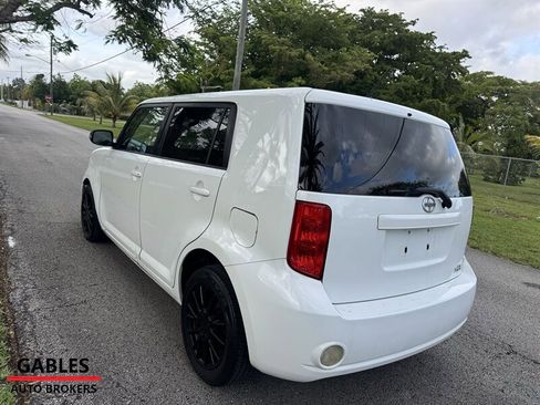 Used 2009 Scion xB FWD image 9