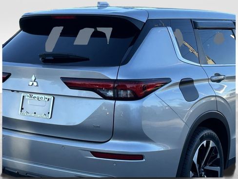 Used 2023 Mitsubishi Outlander SE image 7