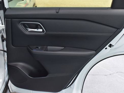 Used 2025 Nissan Rogue Platinum w/ Platinum Premium Package FWD image 60