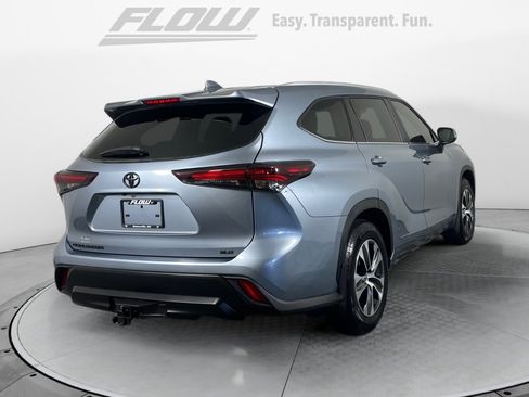 Used 2024 Toyota Highlander XLE image 8