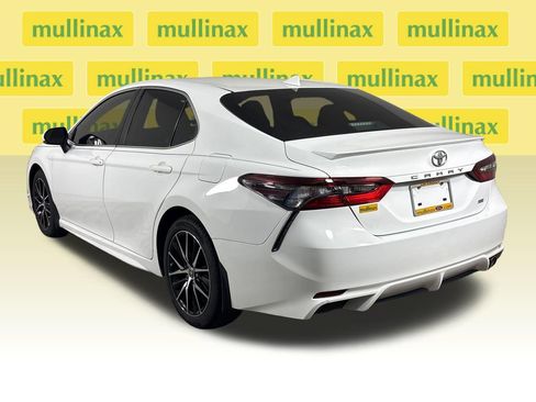 Used 2023 Toyota Camry SE FWD image 9