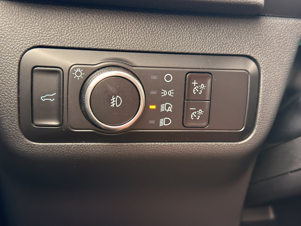 Used 2025 Ford Escape Platinum AWD/4WD image 29