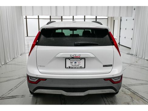 New 2026 Kia Niro Wave w/ Wave Preserve Package FWD image 6