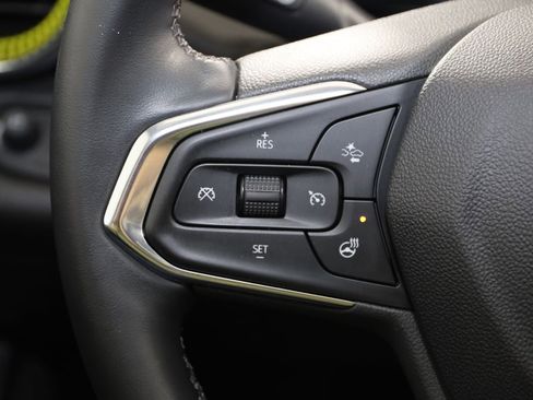Used 2024 Chevrolet Trax ACTIV w/ Sunroof Package FWD image 37