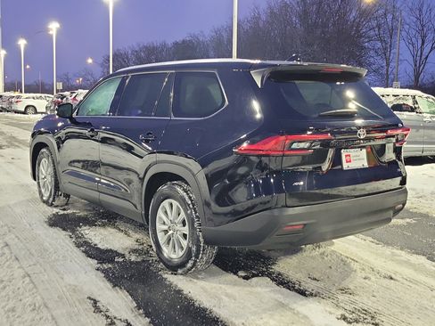 Certified 2024 Toyota Grand Highlander XLE image 4