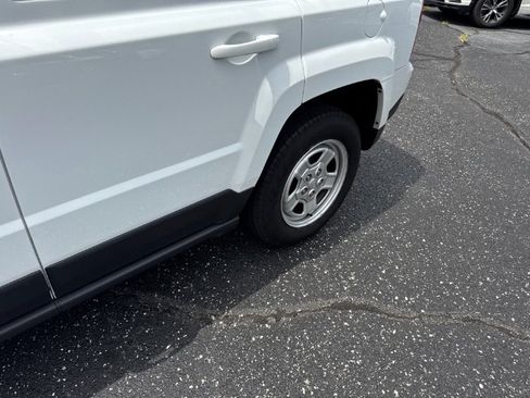 Used 2016 Jeep Patriot Sport w/ Power Value Group FWD image 10