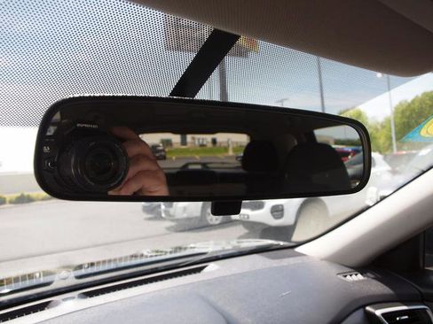 Used 2016 Nissan Rogue SV AWD/4WD image 11
