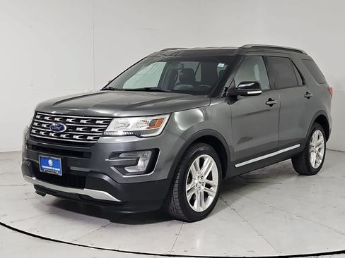 Used 2017 Ford Explorer XLT w/ Equipment Group 202A AWD/4WD image 1