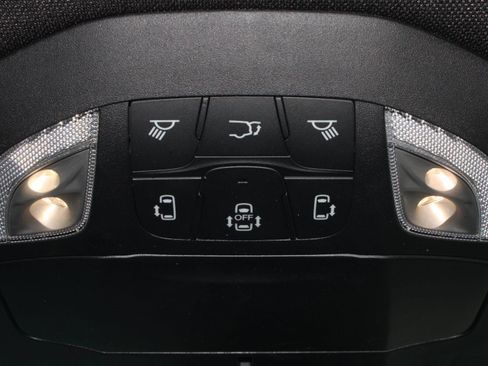 Used 2026 Chrysler Pacifica Select FWD image 12
