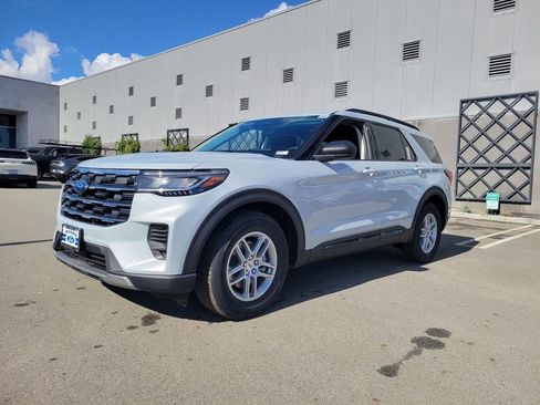 New 2026 Ford Explorer Active image 2