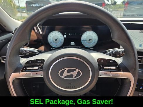 Used 2024 Hyundai Elantra SEL FWD image 24