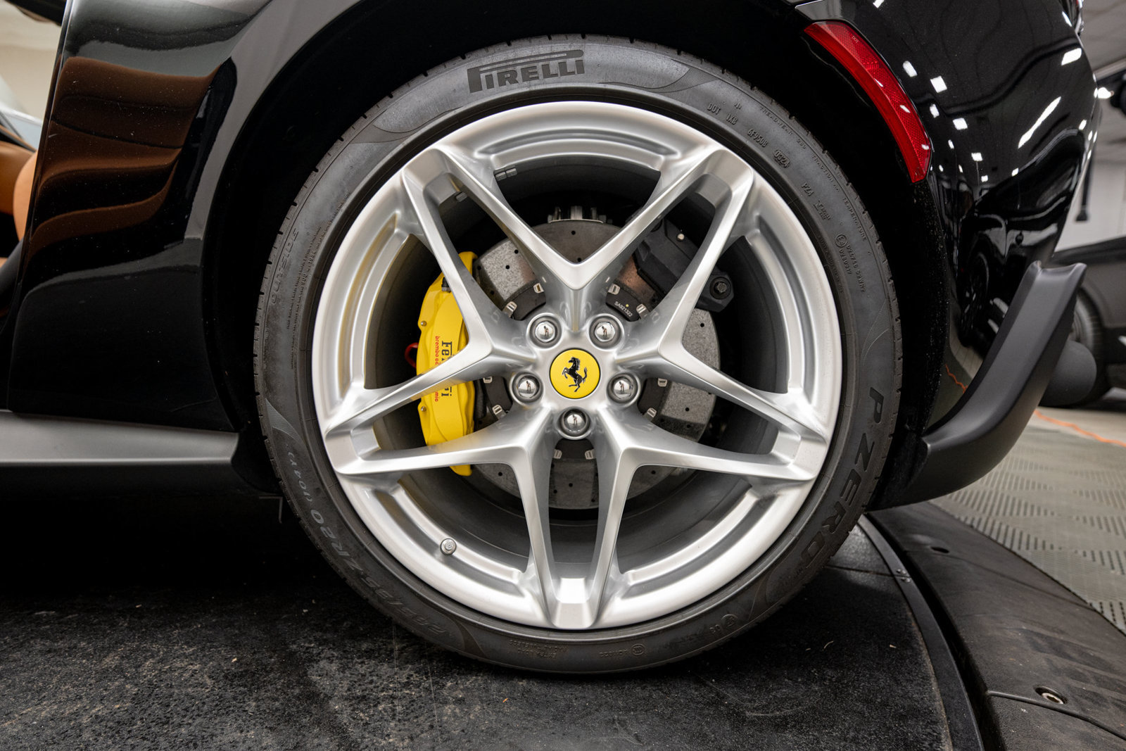 Used 2024 Ferrari Roma Spider RWD image 38