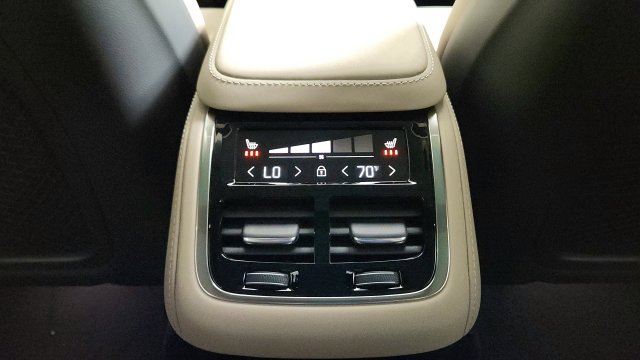 Used 2026 Volvo XC90 B6 Plus w/ Protection Package AWD/4WD image 32