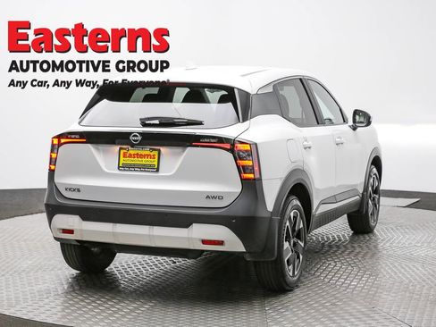 Used 2025 Nissan Kicks SV image 5