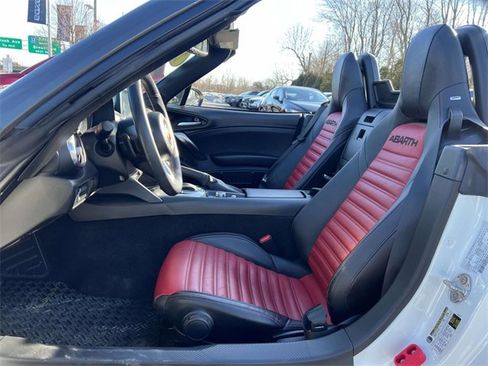 Used 2020 FIAT 124 Spider Abarth w/ Convenience Group image 7