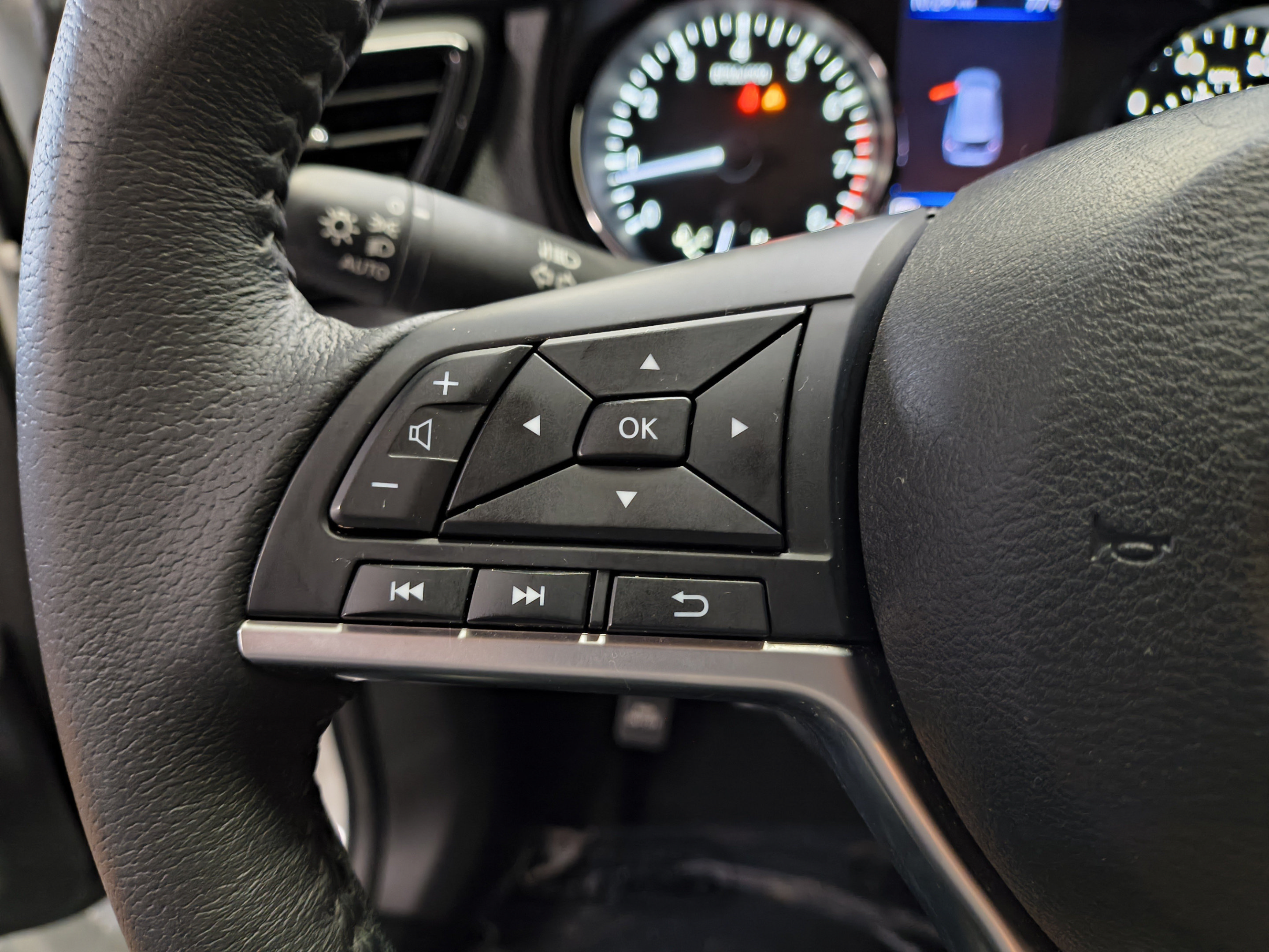 Certified 2020 Nissan Rogue SV FWD image 26