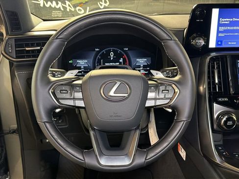 New 2026 Lexus LX 700h Luxury image 18