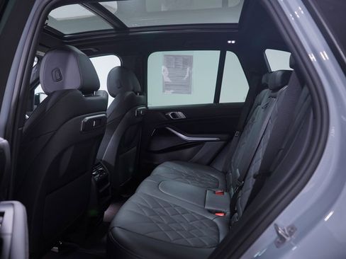 Used 2025 BMW X5 xDrive40i w/ M Sport Package image 9