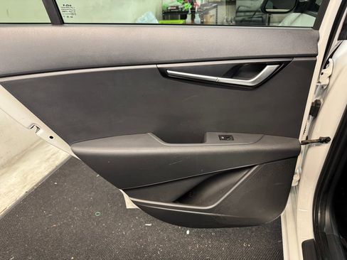 Used 2024 Kia Niro LX FWD image 15