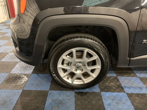 Used 2023 Jeep Renegade Latitude image 10