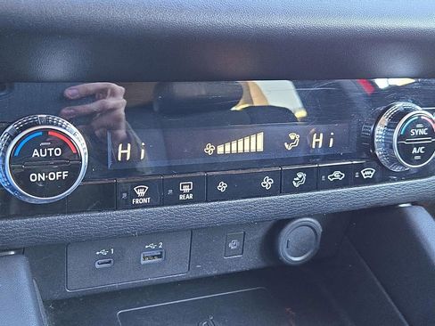 Used 2024 Mitsubishi Outlander SE Black Edition image 26