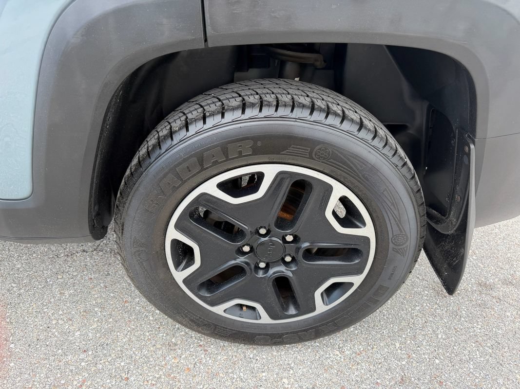 Used 2016 Jeep Renegade Trailhawk AWD/4WD image 13