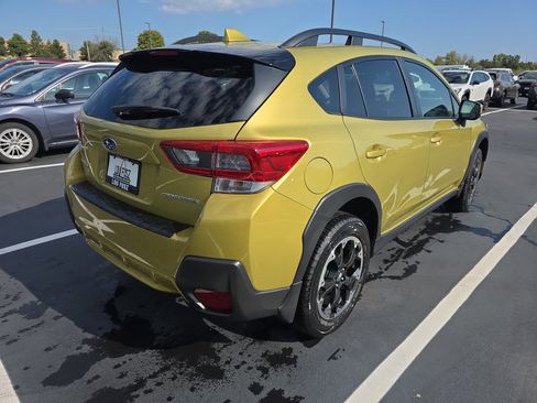 Used 2023 Subaru Crosstrek 2.0i Premium image 4