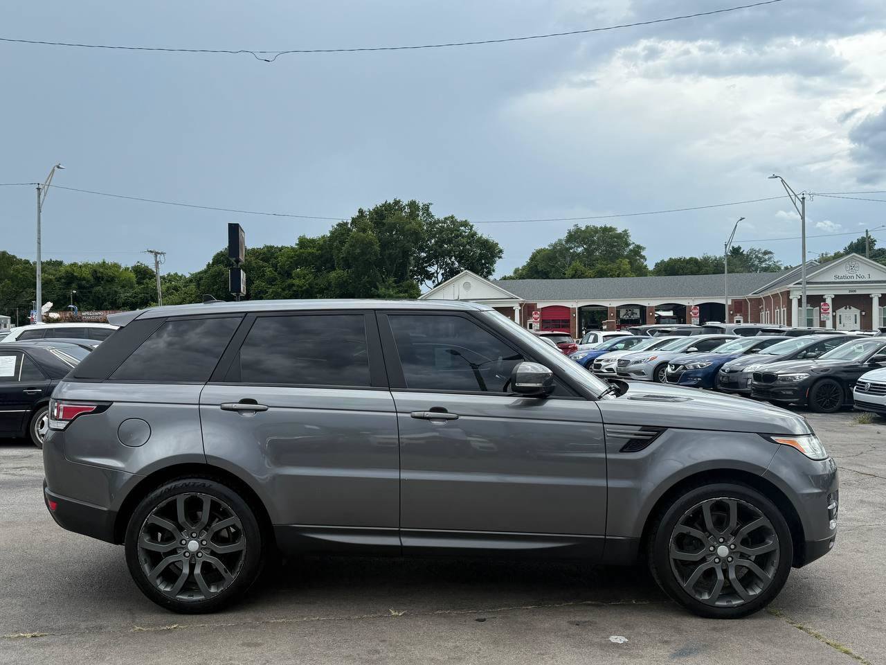 Used 2016 Land Rover Range Rover Sport SE AWD/4WD image 10