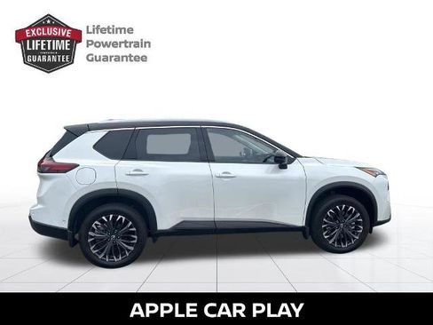 Certified 2025 Nissan Rogue SL w/ Tech Package FWD image 8