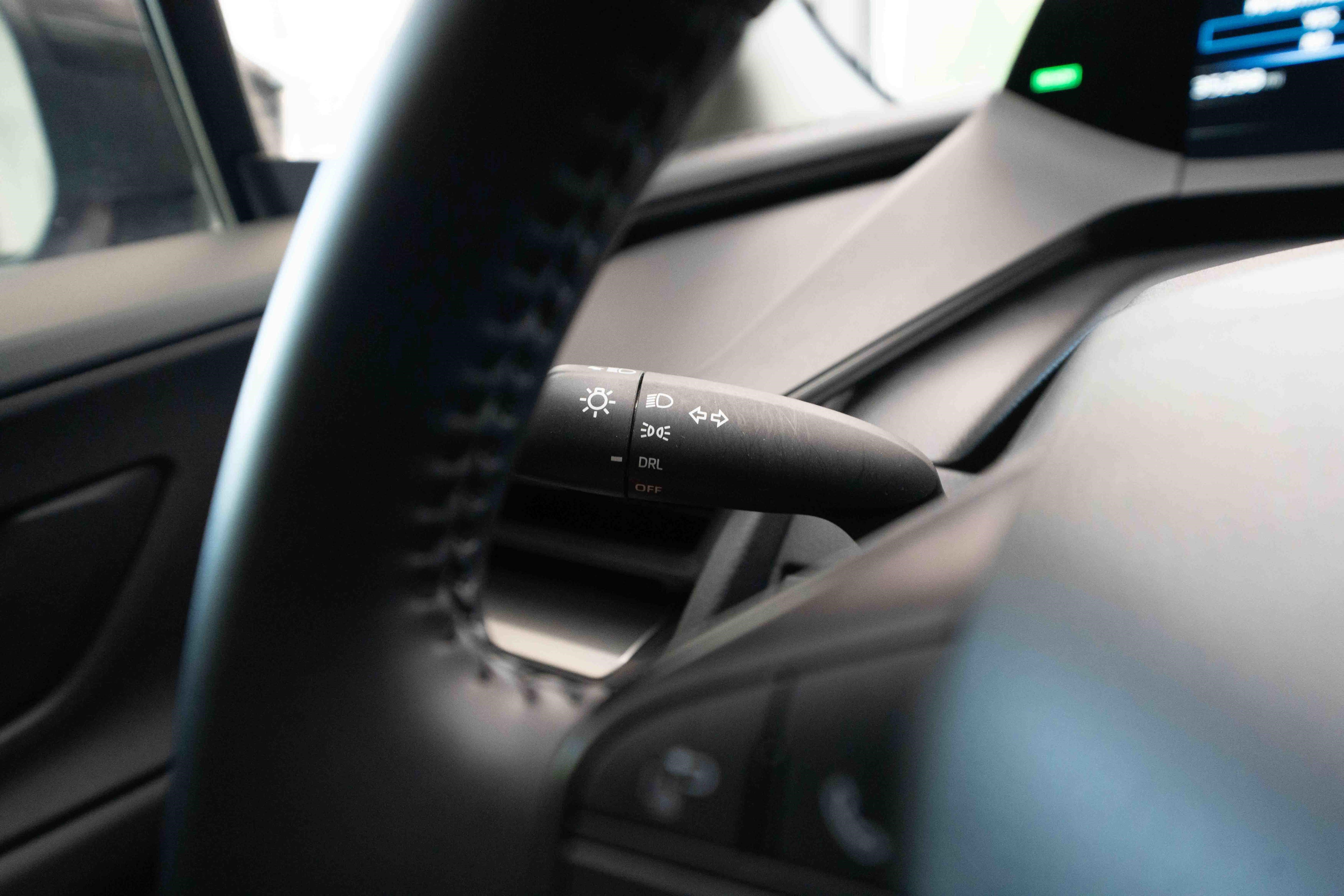 Used 2025 Toyota Prius LE FWD image 13