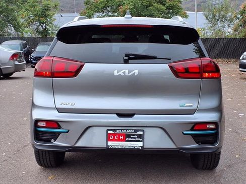 Used 2022 Kia Niro EX image 5