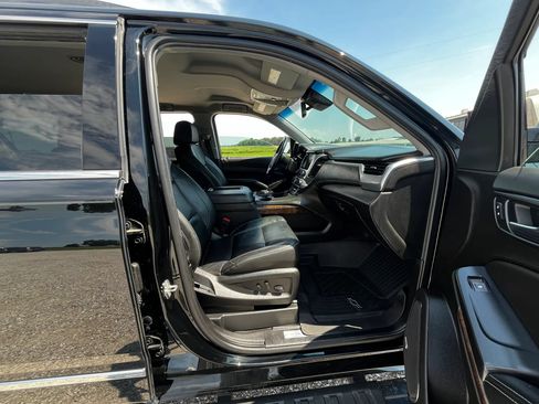 Used 2019 Chevrolet Suburban LT w/ LT Signature Package AWD/4WD image 10