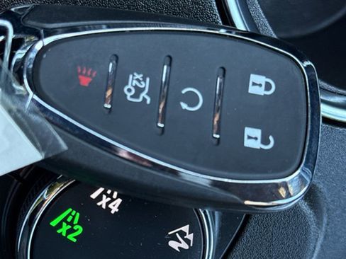 Used 2023 Chevrolet Traverse RS image 37