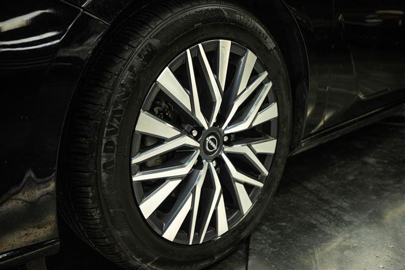Used 2024 Nissan Altima 2.5 SV FWD image 3