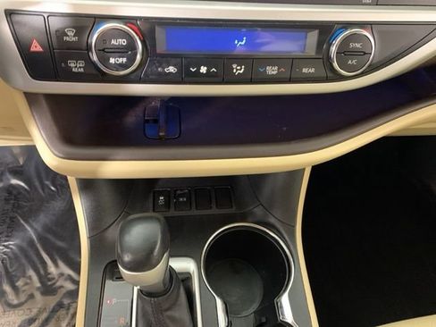 Used 2014 Toyota Highlander Limited image 28