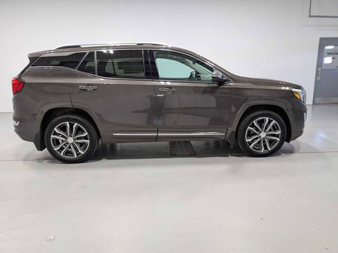 Used 2020 GMC Terrain Denali w/ Denali Premium Package AWD/4WD image 7