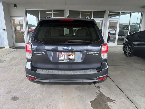 Used 2017 Subaru Forester 2.5i Limited AWD/4WD image 6
