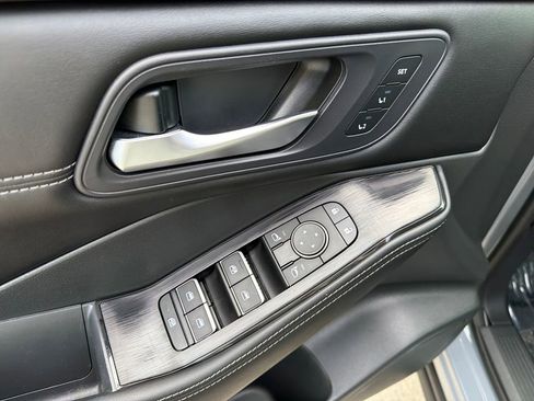 Used 2023 Nissan Rogue SL image 20