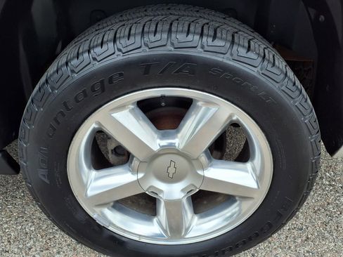 Used 2008 Chevrolet Suburban LT w/ LT Preferred Equipment Group RWD image 9