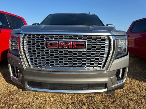 Used 2023 GMC Yukon XL Denali w/ Denali Reserve Package AWD/4WD image 2